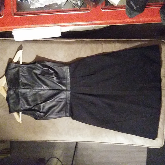 Trina Turk Black Sleeveless Leather Poly Blend Dress - Picture 2 of 9